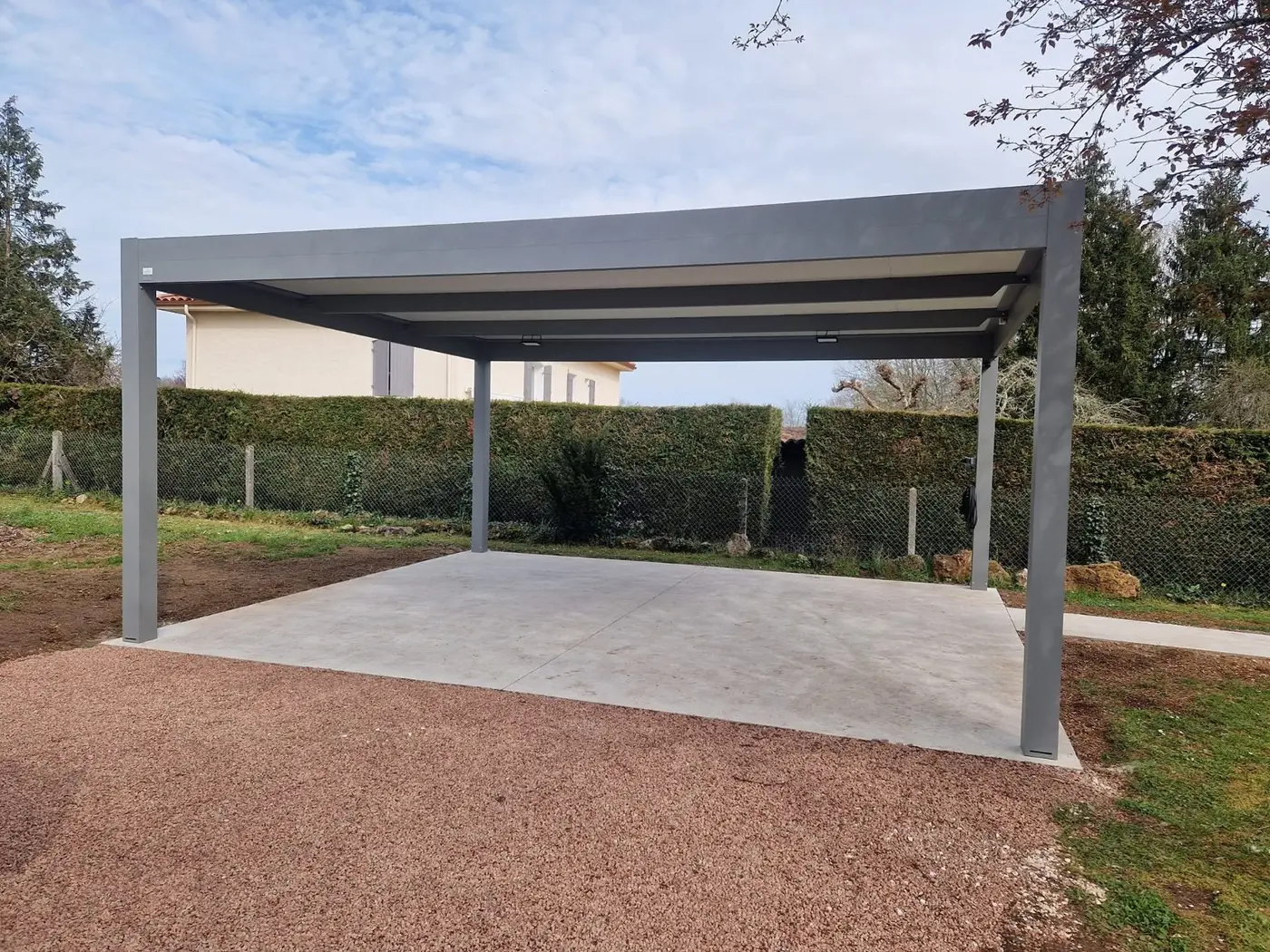 Exemple de carport aluminium autoporté gris