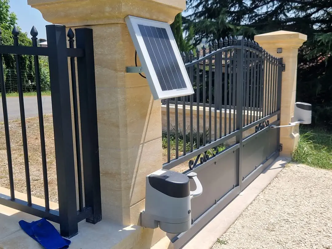 Maçonnerie, portail et clôture aluminium à Thonac